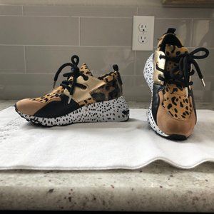 Steve Madden fashion sneaker